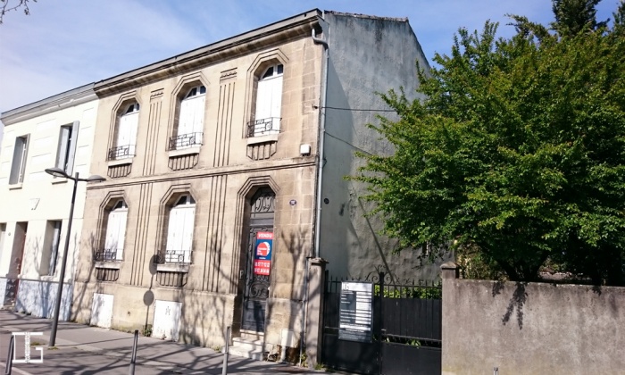 MAISON CCXCII : Vue sur rue